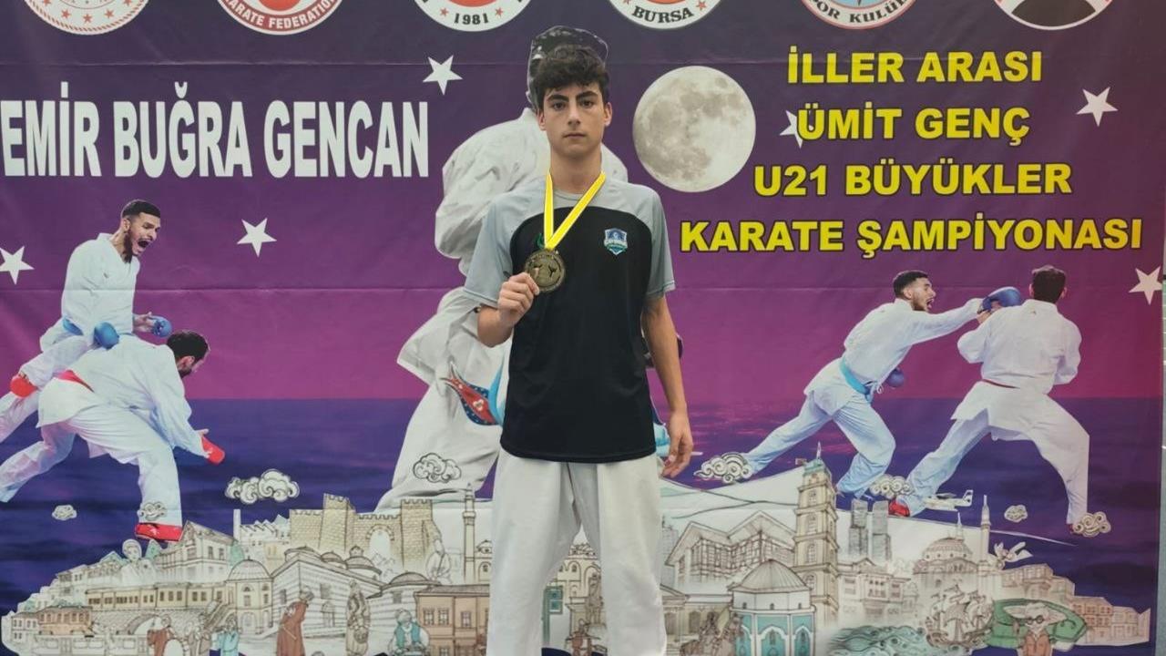 Çayırova'dan Bursa'ya Karate Zaferi: 3 Madalya Kazanıldı