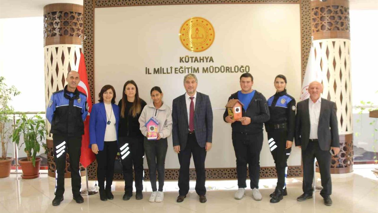 Kütahya'da Özel Öğrencilerden Anlamlı Proje: 20 Kuş Evi Yapıldı