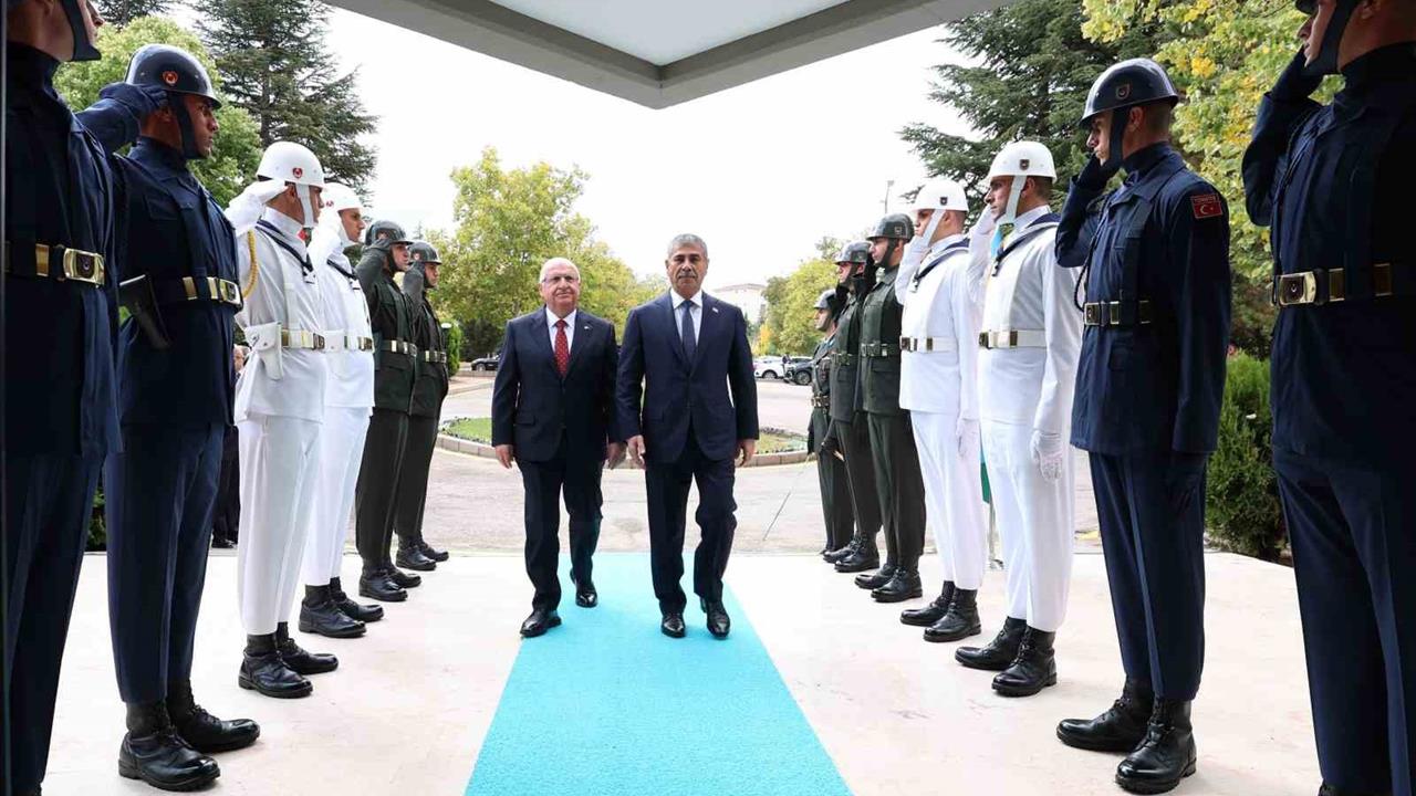 Ankara'da Bakan Güler, Azerbaycan Savunma Bakanı ile Buluştu