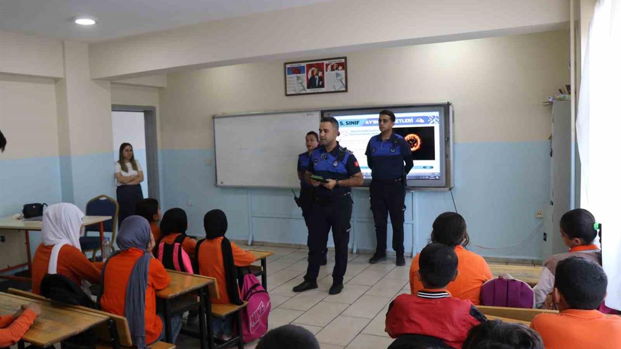 Haliliye'de Öğrencilere Bilinçli Tüketici Semineri Düzenlendi