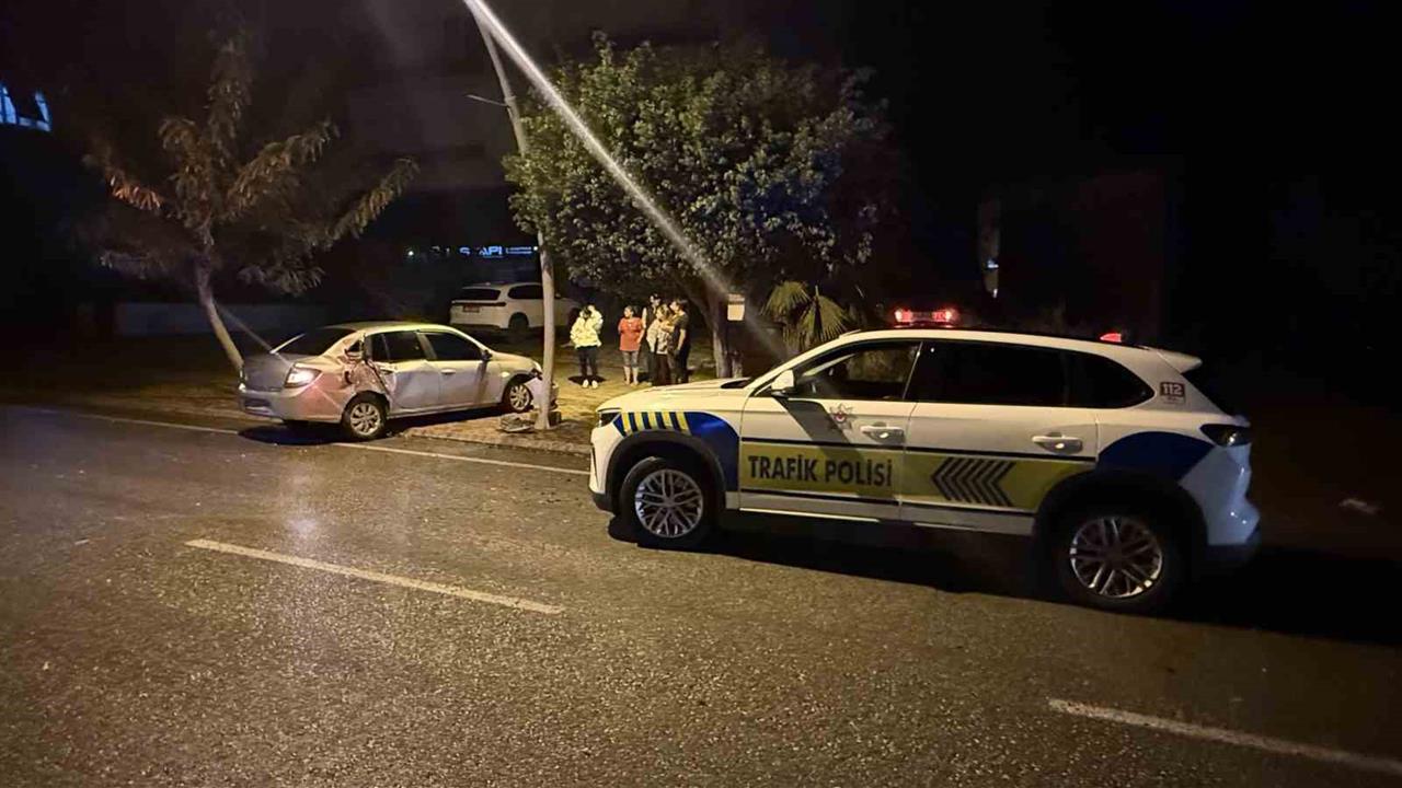 Gazipaşa'da Kaza: Sürücü Olay Yerinden Kaçtı