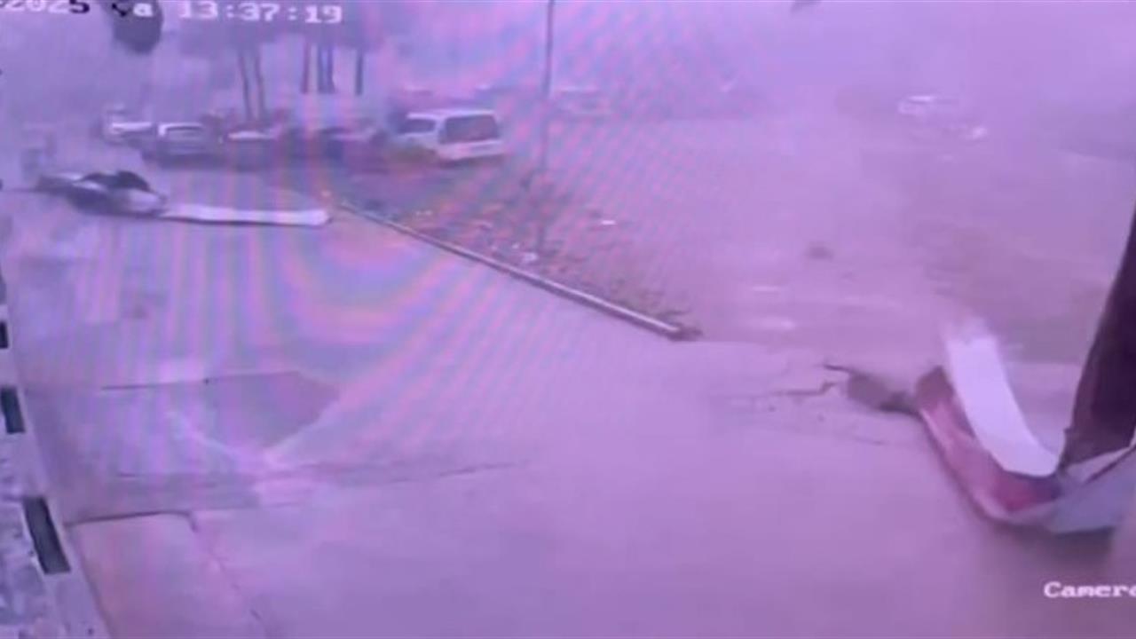 Adana'da Hortum Okulun Çatısını Uçurdu: O Anlar Kamerada