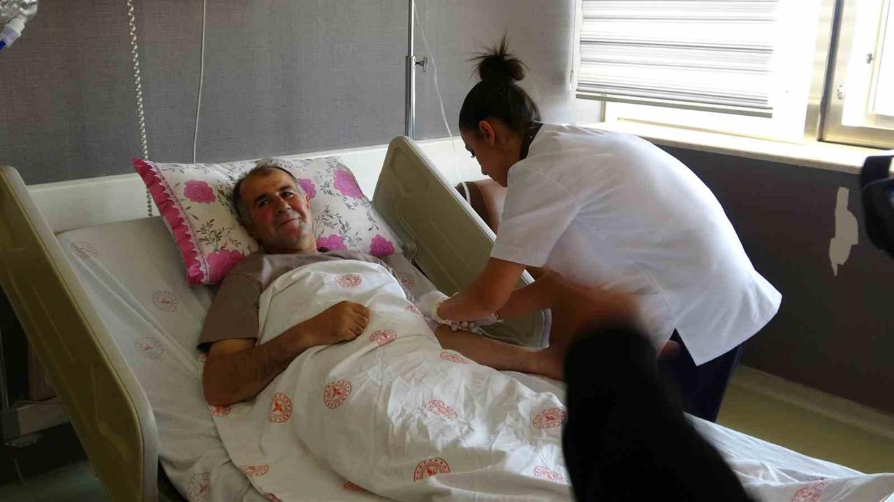 Van'da Nefes Darlığı Şikayetiyle Hastaneye Başvuran Çiftçide 4 Kiloluk Kitle Bulundu