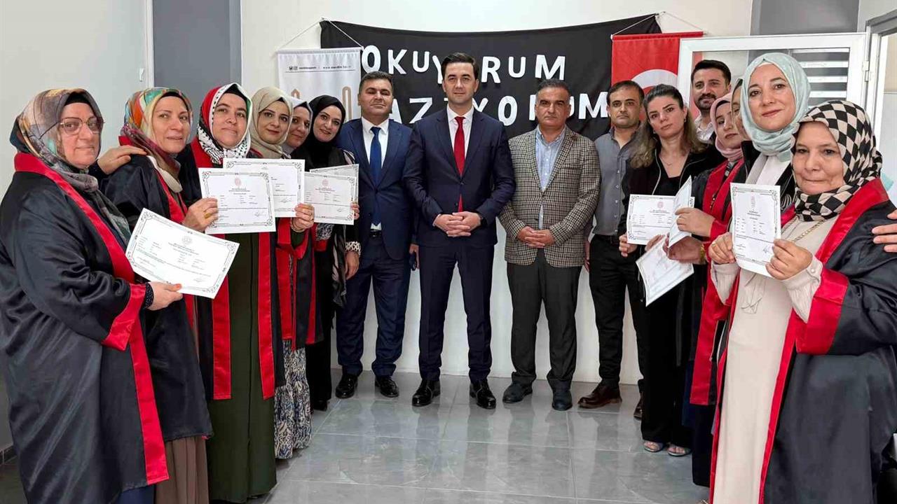 Midyat'ta Okuma Yazma Kursuna Sertifika Töreni Düzenlendi