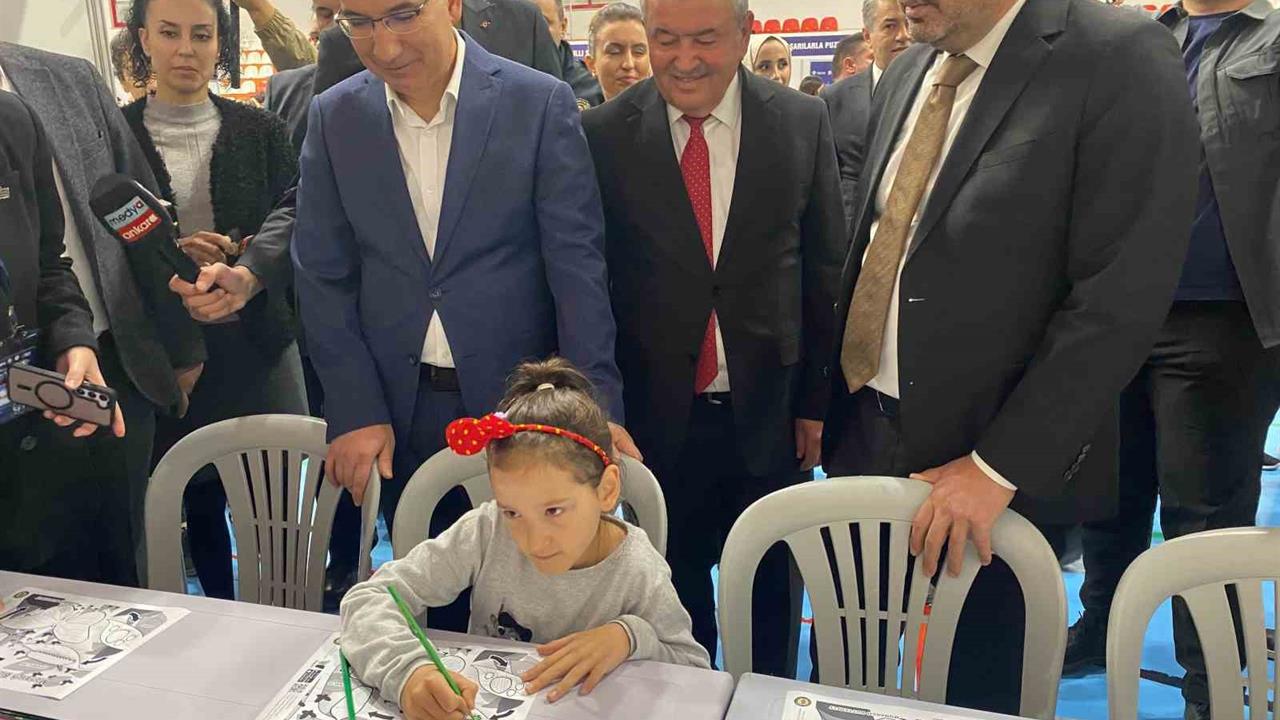 Pursaklar’da 2. Bilim Şenliği Öğrencileri Keşfederek Öğreniyor