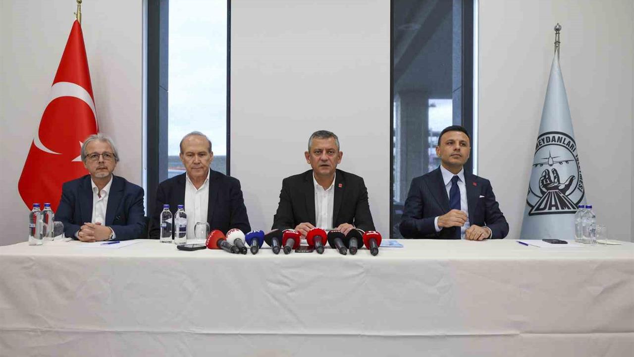 Özgür Özel: "Gazze Yönetiminde Filistinlilerin Söz Sahibi Olması Gerekiyor"