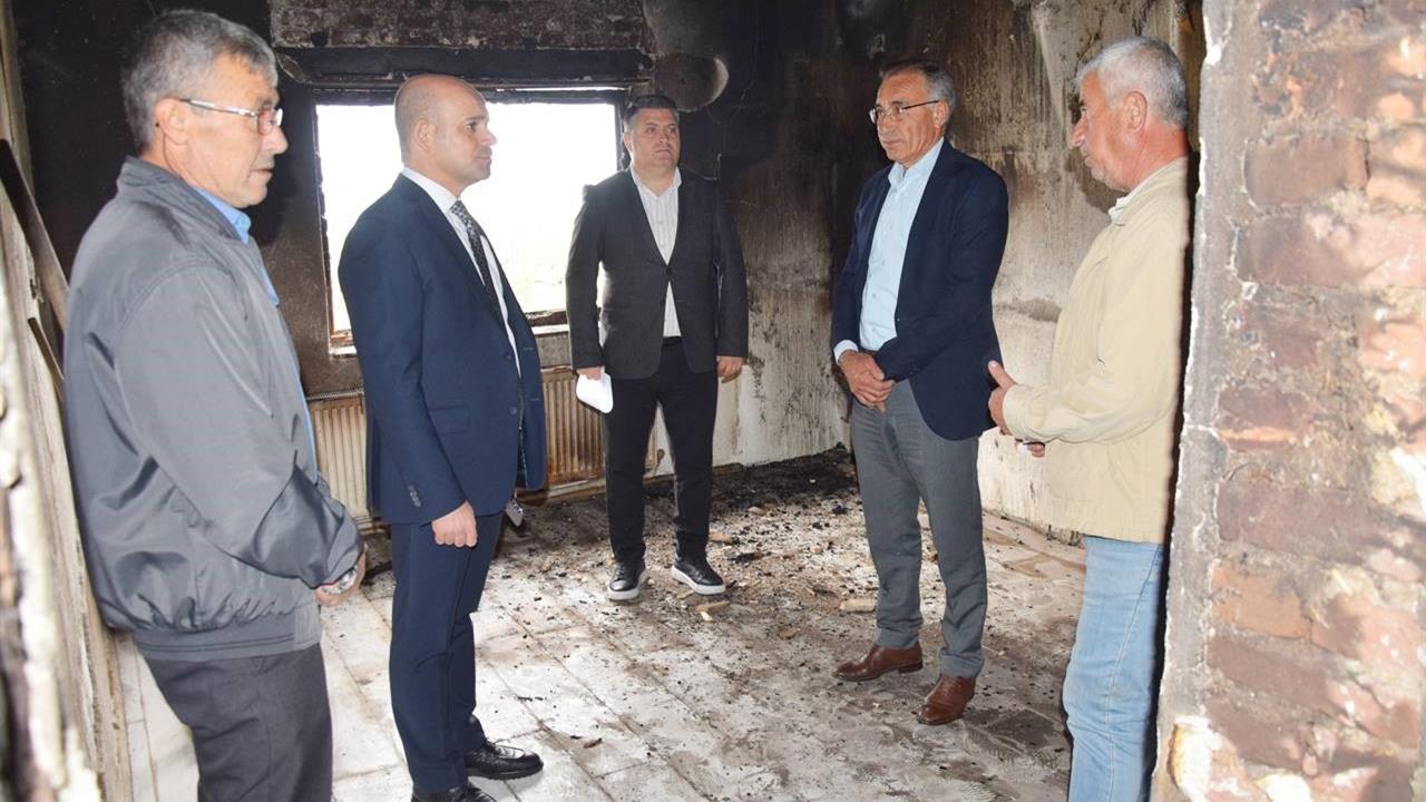 Çanakkale'de Kaymakam Nebioğlu, Yanan Aileyi Ziyaret Etti