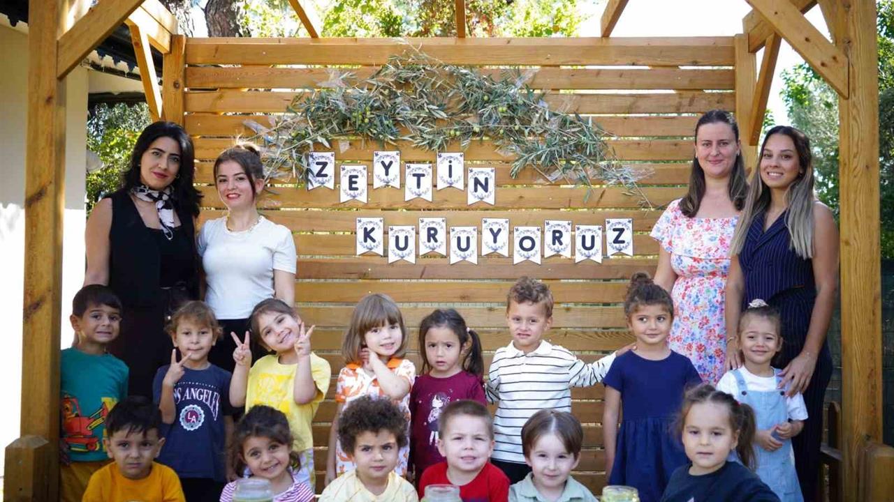 Antalya'da Miniklerden Zeytin İşleme Etkinliği