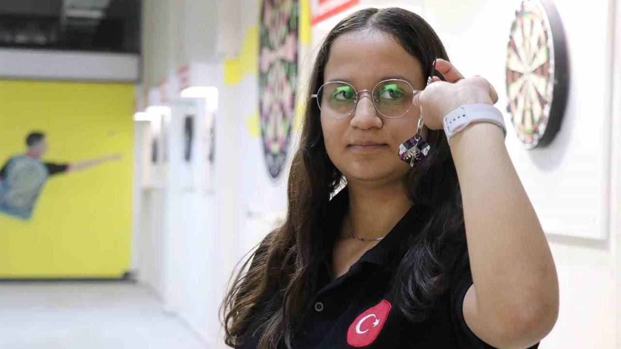 Denizli'de Genç Kız Dart Şampiyonu Ayşegül Karagöz Gururlandırdı