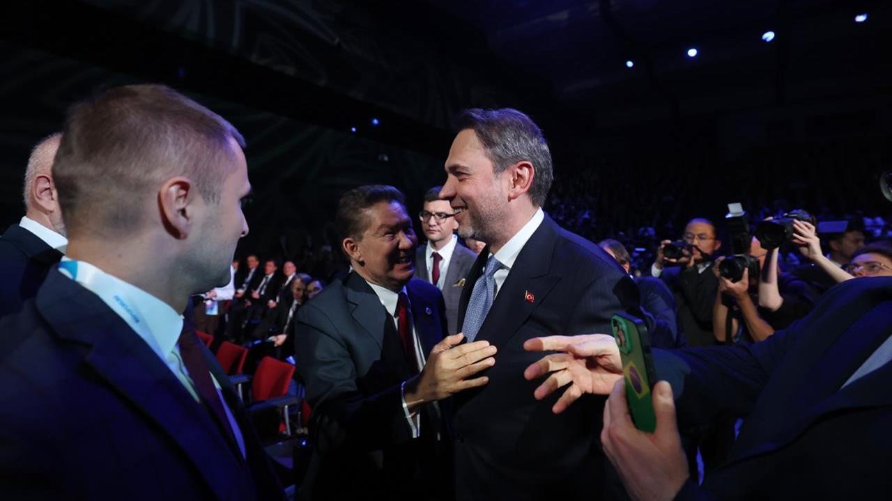 Bakan Bayraktar'dan Rusya'da Doğal Gaz Vurgusu
