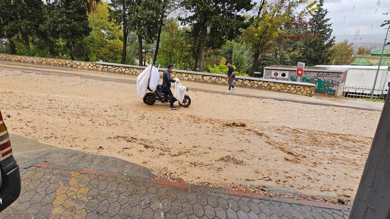 Kahramanmaraş’ta Sağanak Yağış Su Taşkınlarına Sebep Oldu