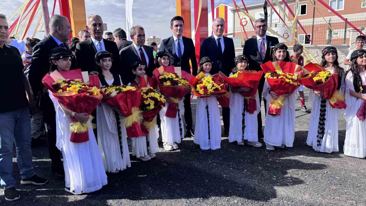 Nusaybin'de Galatasaray Spor ve Eğitim Merkezi Açıldı