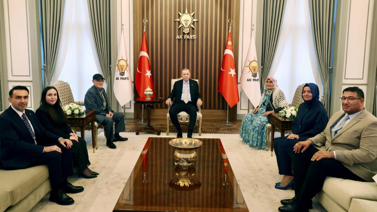 Cumhurbaşkanı Erdoğan Mersinli Şehit Ailesini Genel Merkez’de Kabul Etti