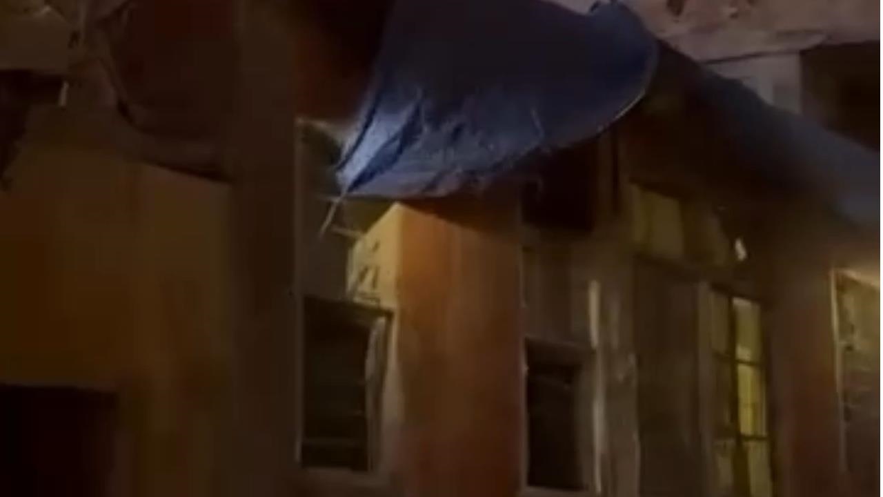 Mersin Tarsus’ta Eski Binada Korkutan Yangın