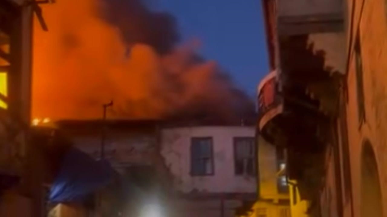 Mersin Tarsus’ta Eski Binada Soba Yangını Paniği