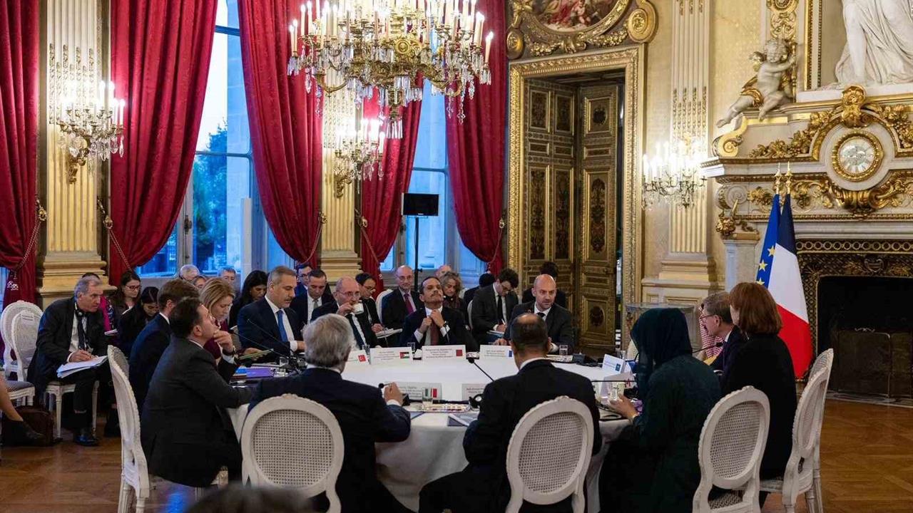 Dışişleri Bakanı Fidan Fransa’da Barış Toplantısında Bulundu