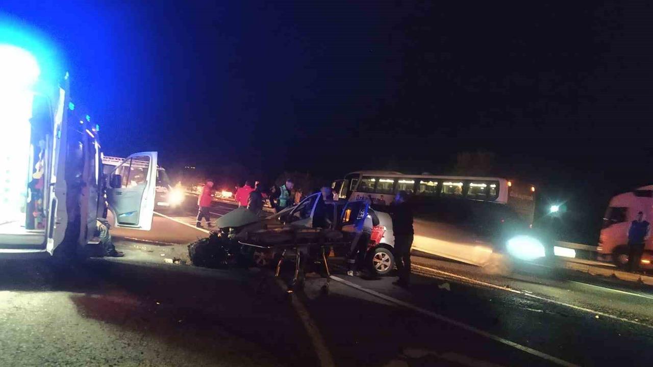 Konya'da Otobüs ve Otomobil Çarpıştı: 2 Yaralı