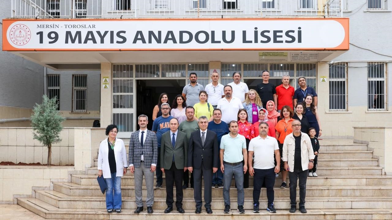 Vali Toros, 19 Mayıs Anadolu Lisesini Ziyaret Etti