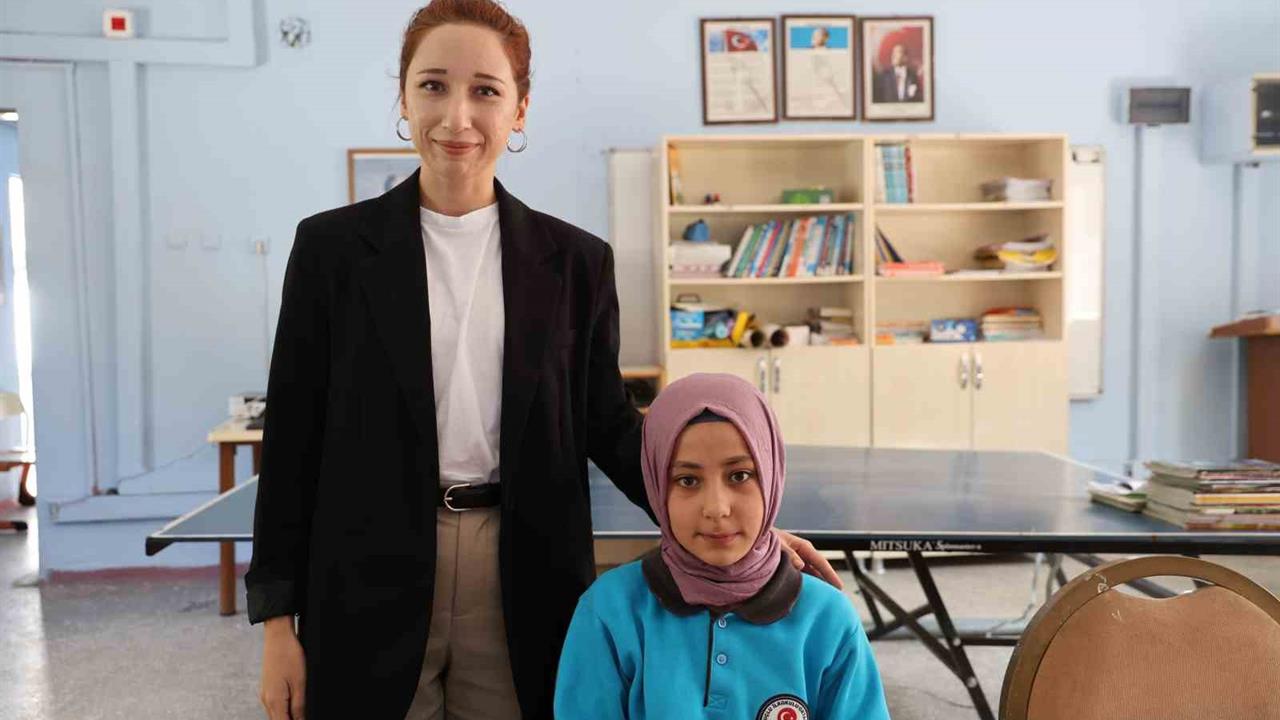 Adana'daki Köy Okulunda Özel Okul Konforu