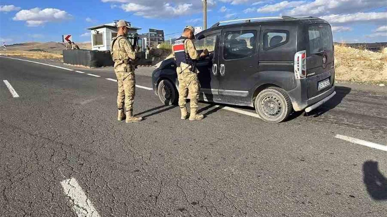 Kars’ta Jandarma Huzur ve Güven Uygulaması Gerçekleştirdi