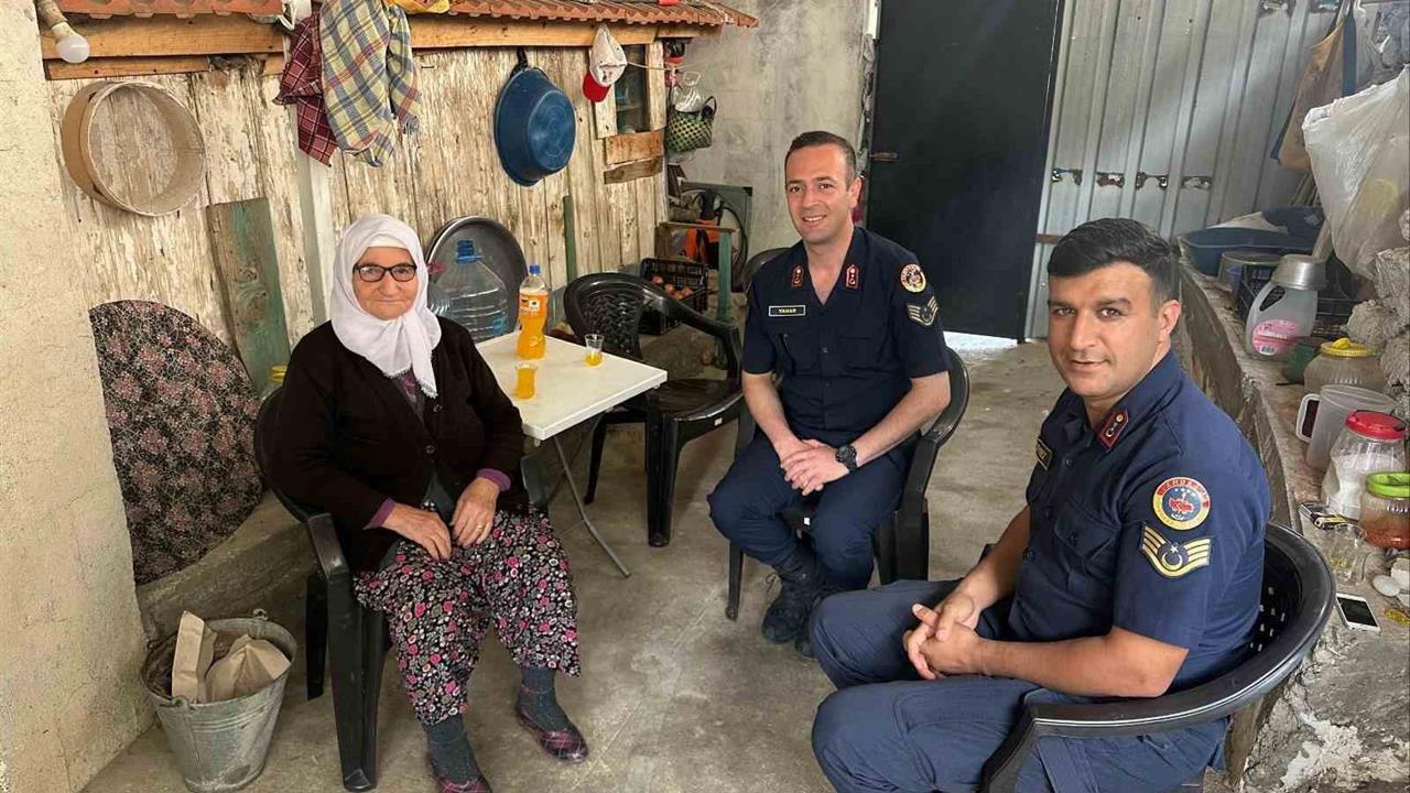 Aydın'da Jandarmadan Gazi ve Şehit Ailelerine Vefa Ziyareti