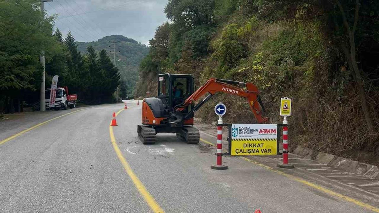Kocaeli'de Taşkın Önleyici Kanal Temizliği Yapılıyor