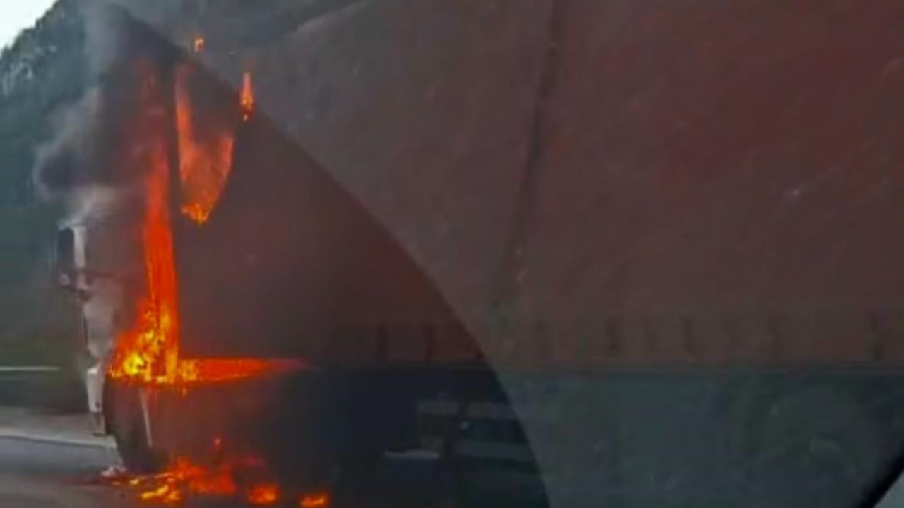 Mersin Tarsus Pozantı Otoyolunda TIR Yangını