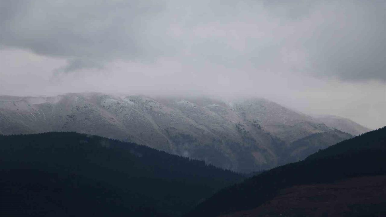 Ilgaz Dağı Beyaza Büründü: İlk Kar Yağdı