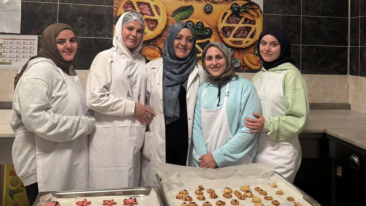 Düzce'de Kız Öğrenciler Mutfakta Buluştu