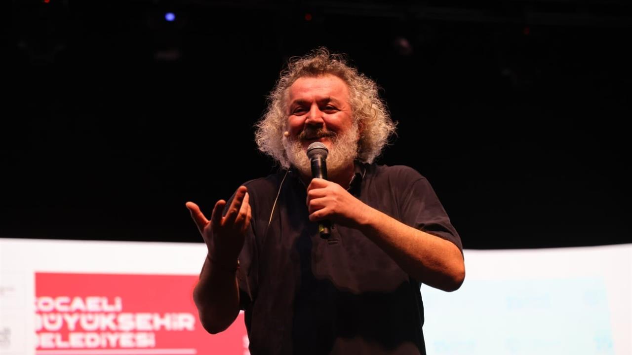 Kocaeli'de Mutluluğun Formülü Tartışıldı: Mandıra Filozofu'ndan Önemli Açıklamalar