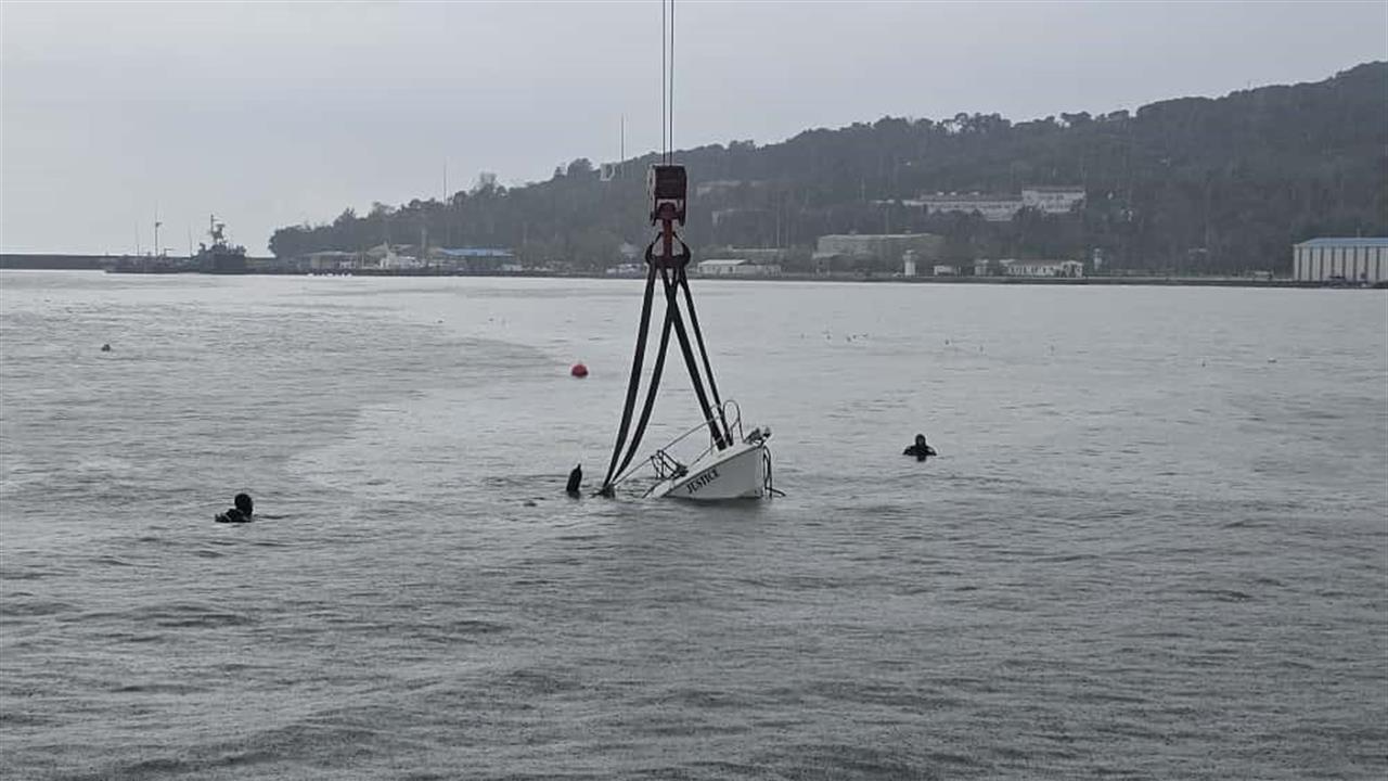 Zonguldak'ta Fırtınada Batan Mini Yat Kurtarıldı