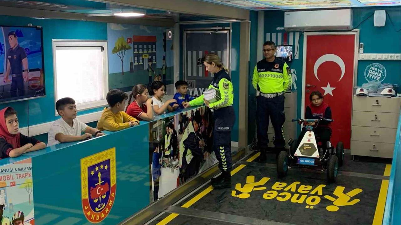 Niğde'de Trafik Güvenliği Eğitimleri Devam Ediyor