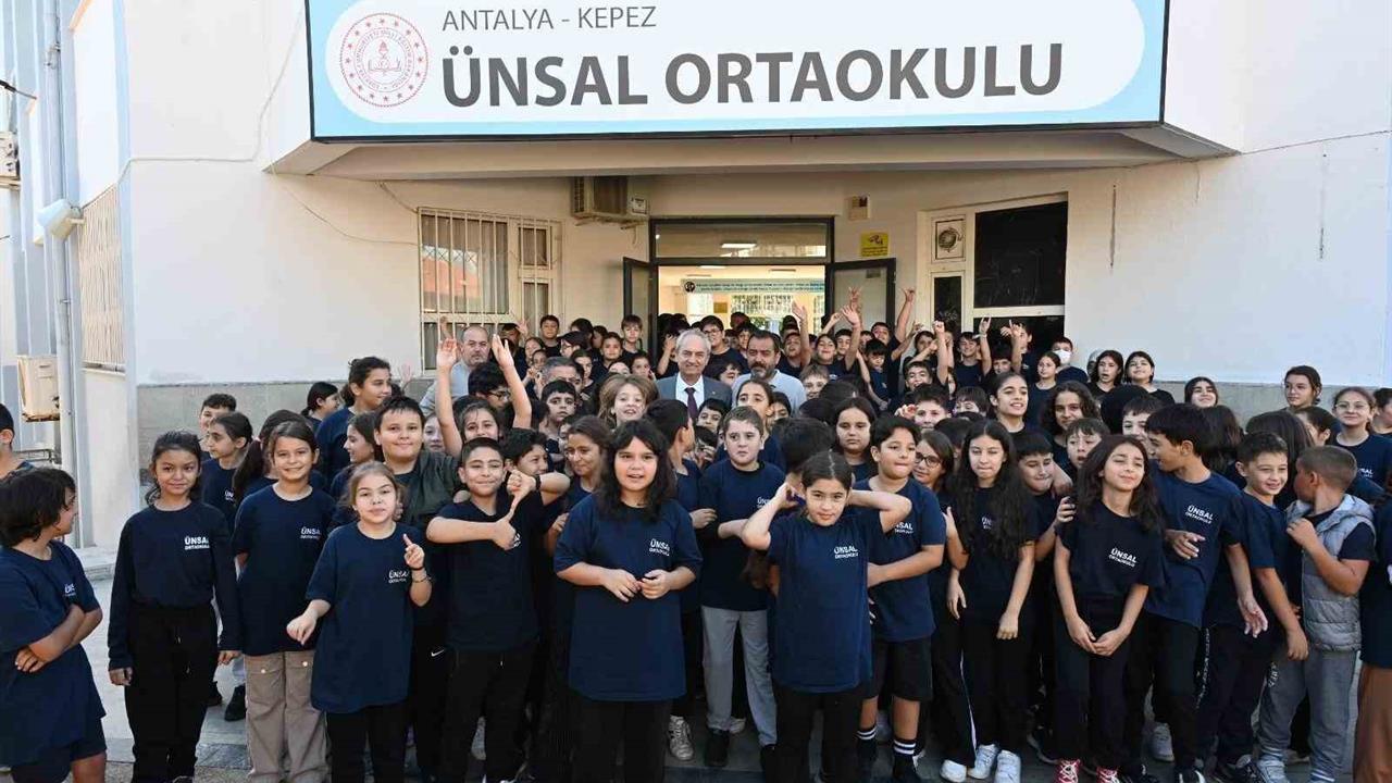 Kepez'de Fidan Dikimi: Başkan Kocagöz Öğrencilerle Bir Arada