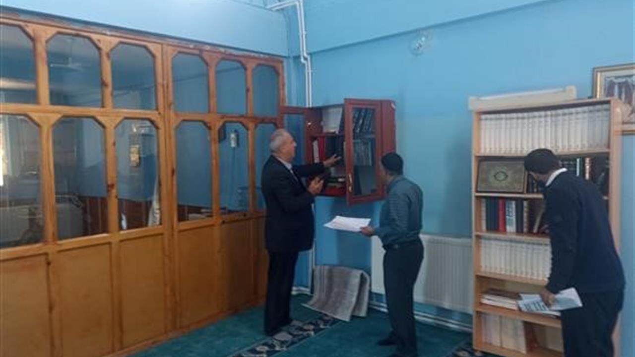 Hakkari'de Camilerde Kütüphane Çalışmaları Tamamlandı