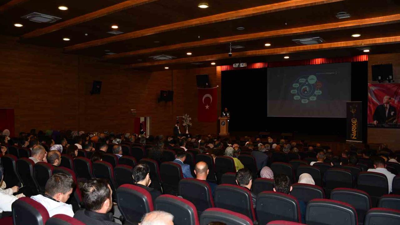 Samsun'da Ailelere Uyuşturucu ile Mücadele Eğitimi Verildi