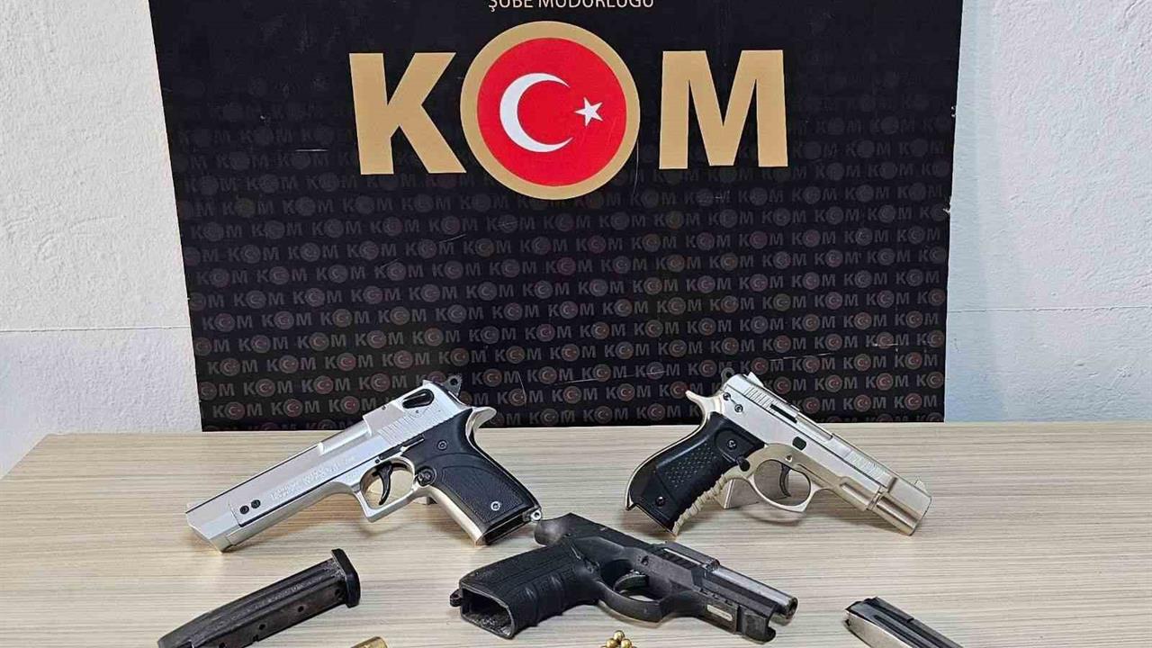 Uşak'ta Kaçak Tütün ve Makaron Operasyonu: 2 Gözaltı