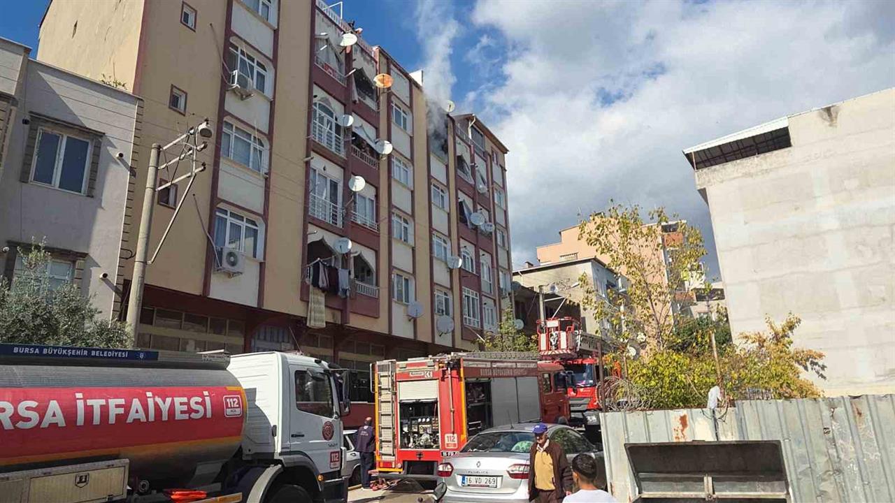 Bursa'da 6 Katlı Apartmanda Yangın Paniği Yaşandı