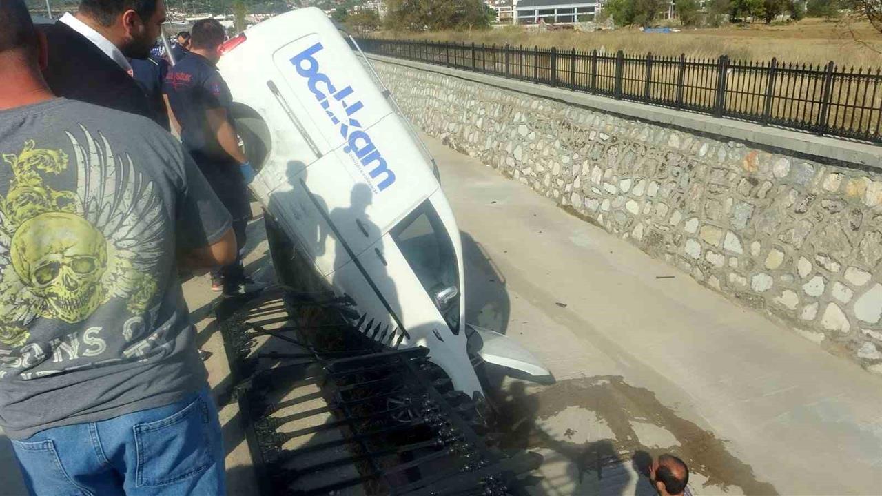 Menteşe'de Kaza: Emniyet Kemeri Hayat Kurtardı