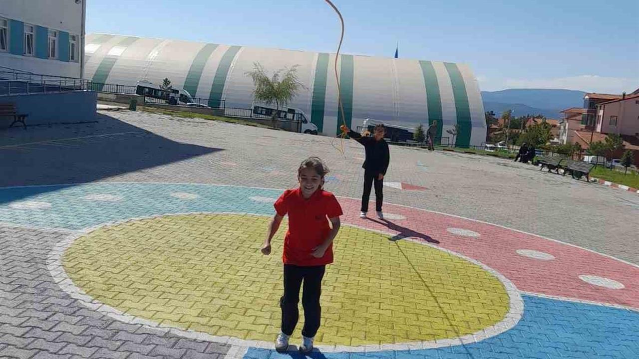 Kütahya'da Öğrenciler Oyunlarla Eğlenerek Öğreniyor