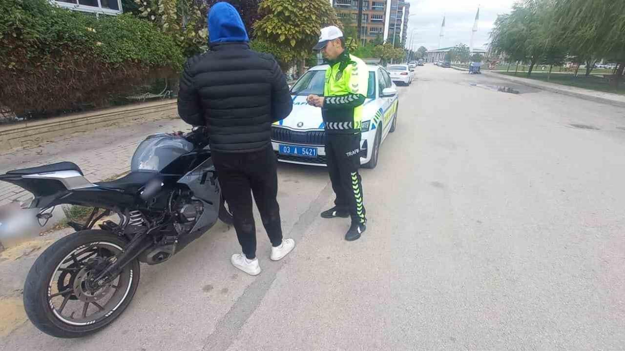 Motosiklet Sürücüsüne Plaka Cezası: 7 Bin TL