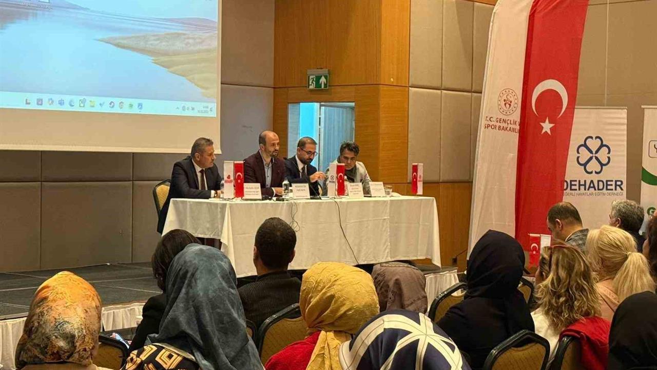 Afet Sonrası Gençler İçin Medya Bilinci Paneli Düzenlendi