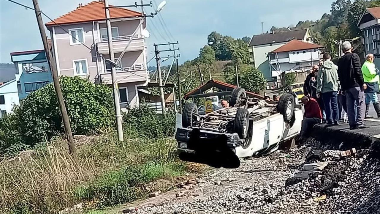 Zonguldak'ta İl Özel İdare Aracı Bahçeye Uçtu: 1 Yaralı