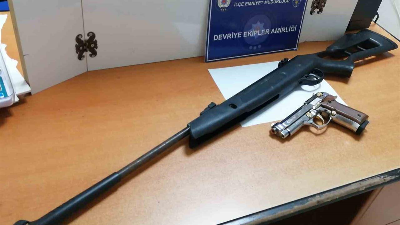 Keşan'da Şüpheli Üzerinden Havalı Tüfek ve Kurusıkı Tabanca Çıktı
