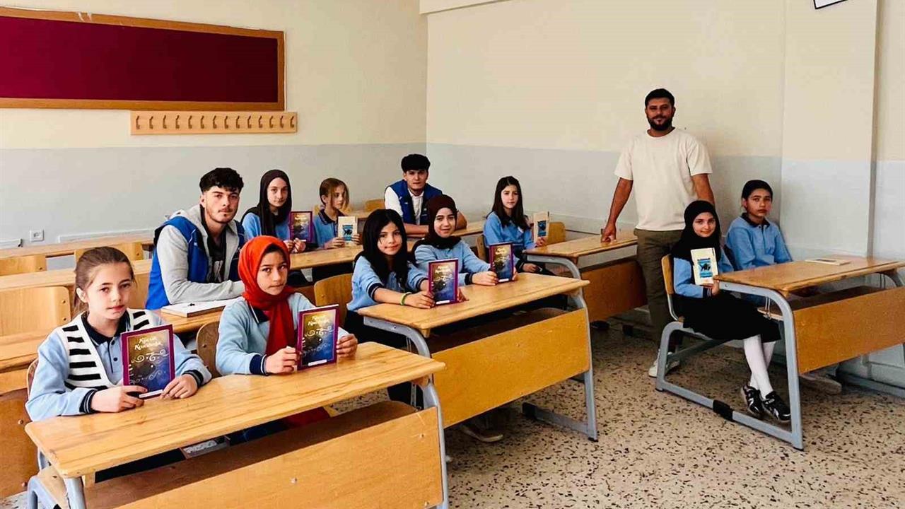 Muş'ta Öğrencilerle Kitap Okuma Etkinliği Düzenlendi