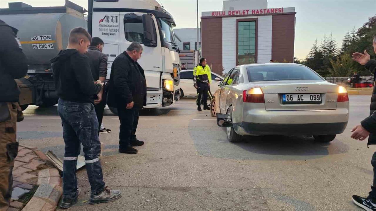 Kulu'da Tanker ile Otomobil Çarpıştı, Yaralanan Yok