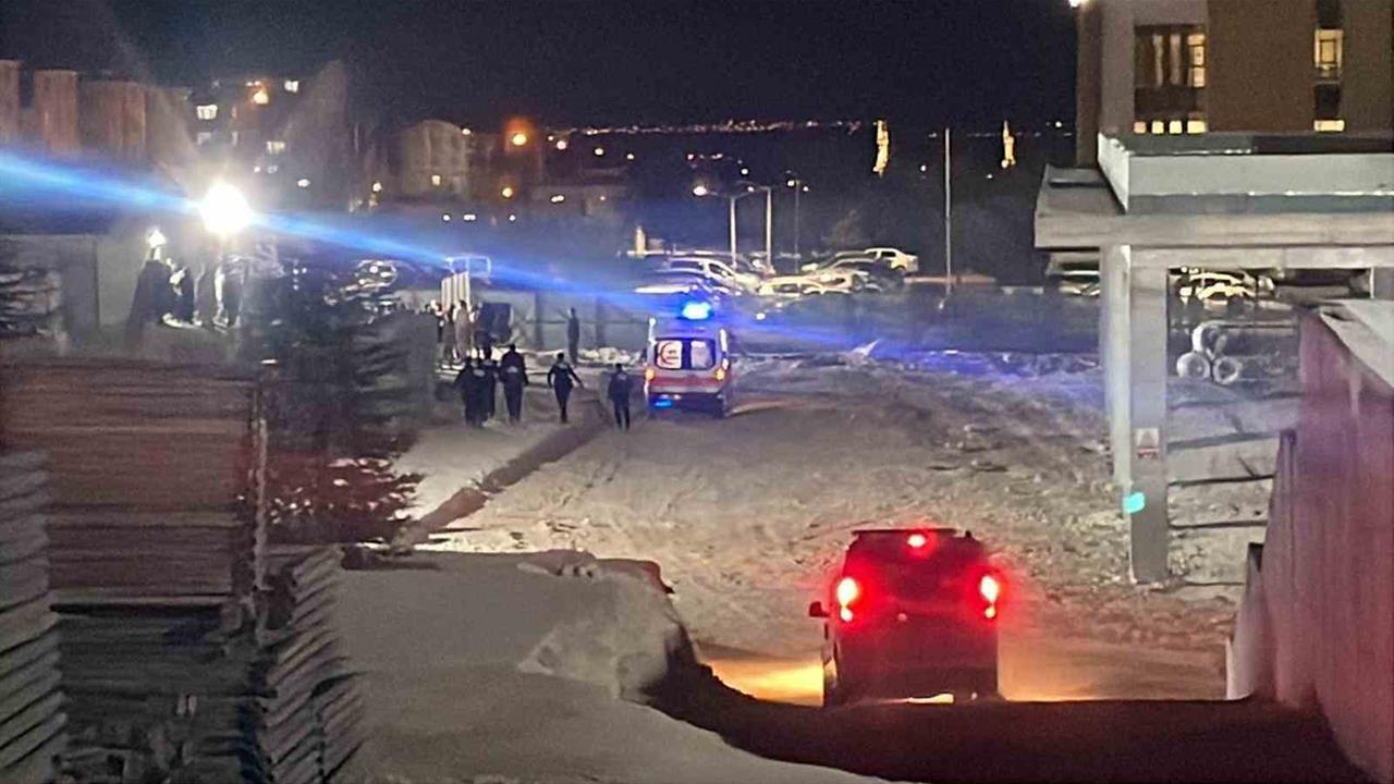 Karaman'da Hastane Şantiyesinde Bıçaklı Kavga: 4 Yaralı