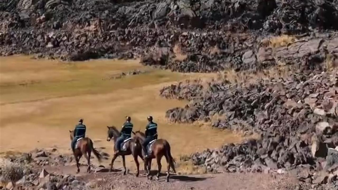 Van'da Atlı Jandarma Devriyesi Güvenliği Sağlıyor