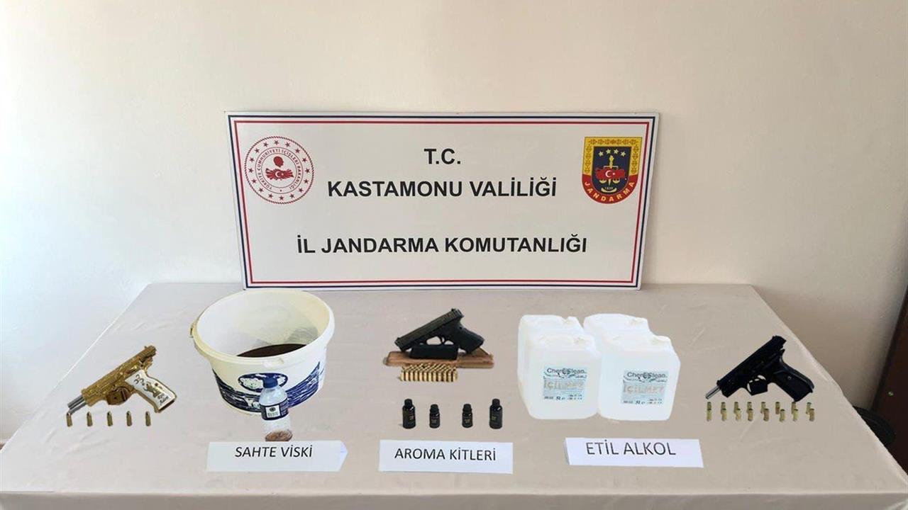 Kastamonu'da Sahte Alkol Operasyonu: 3 Gözaltı ve Ele Geçirilen Malzemeler