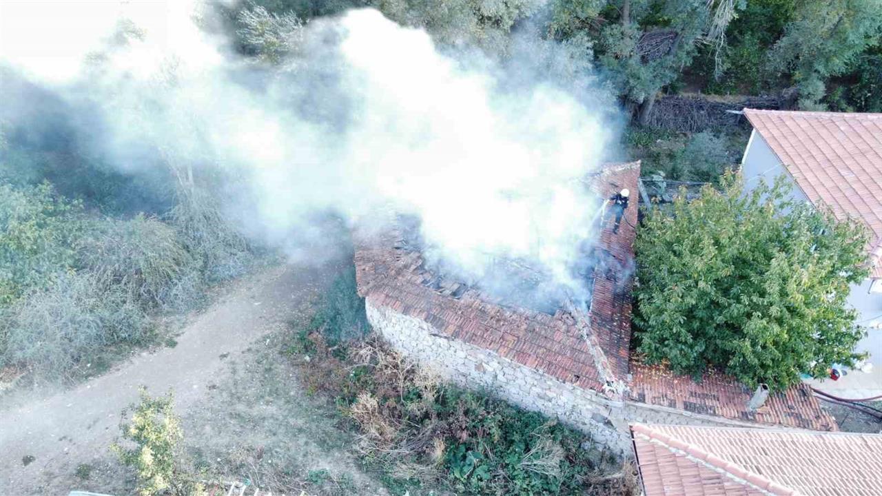 Çorum Alaca'da Yangın: Tandır Kullanılamaz Hale Geldi