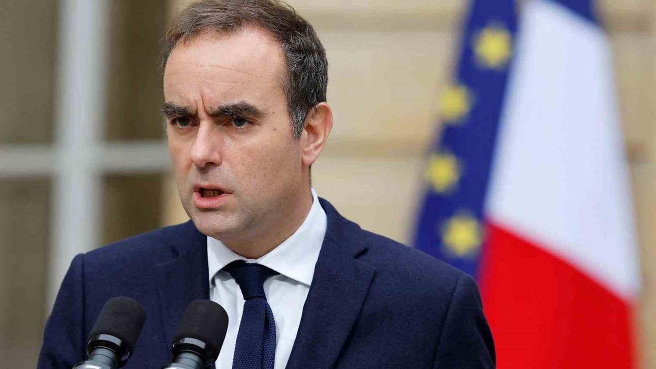 Fransa Başbakanı Lecornu Yeniden Görevde: Macron'un Ataması Tartışmalara Neden Oldu